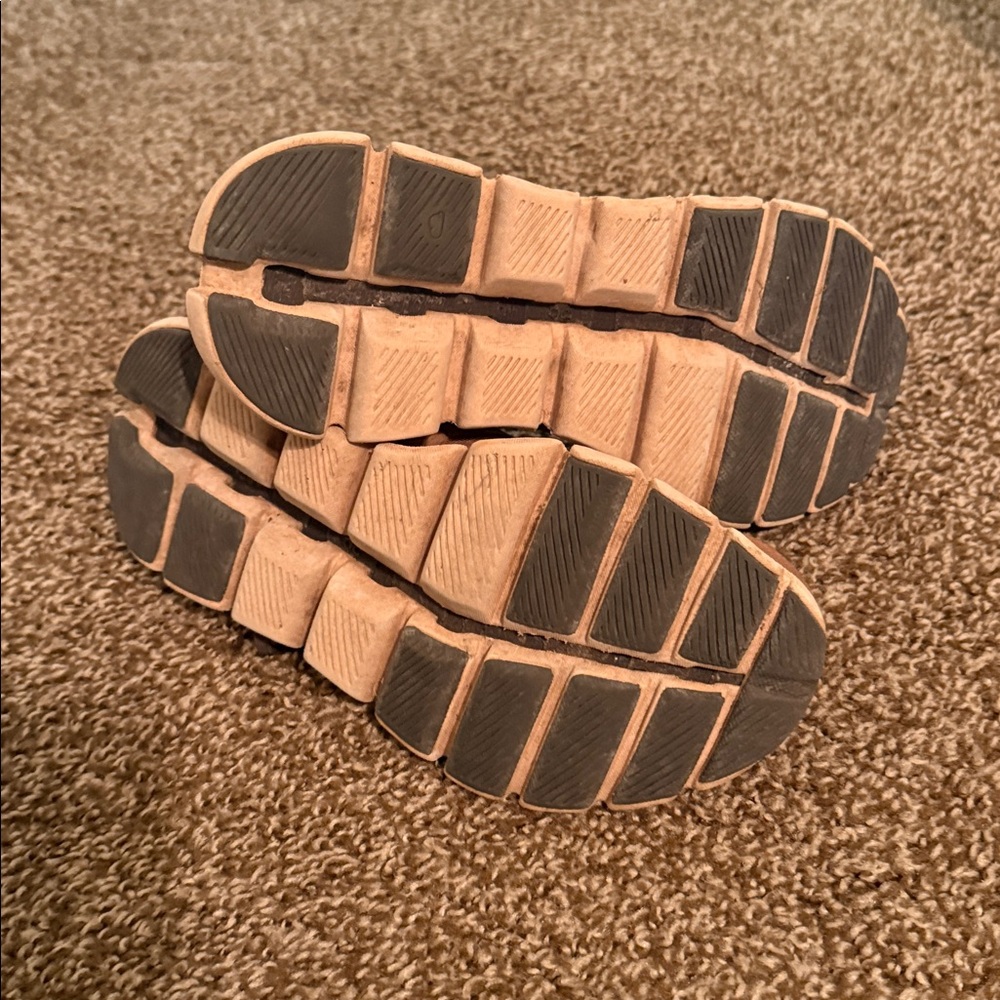 On Women's Athletic Shoes - Brown and Yellow - Picture 5 of 6